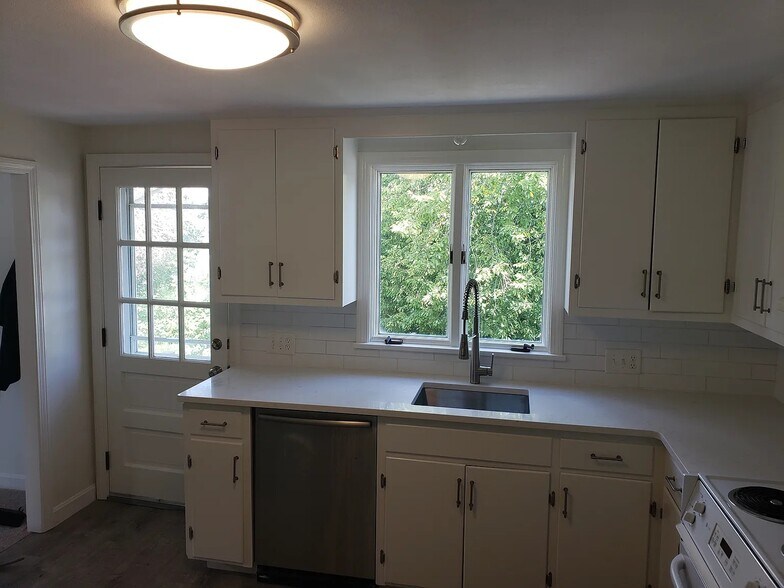 Kitchen - 24 King St
