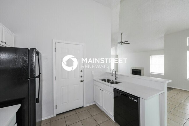 Building Photo - 3 Bedroom Pet-Friendly Home in Cedar Hill, TX with Main Street Renewal