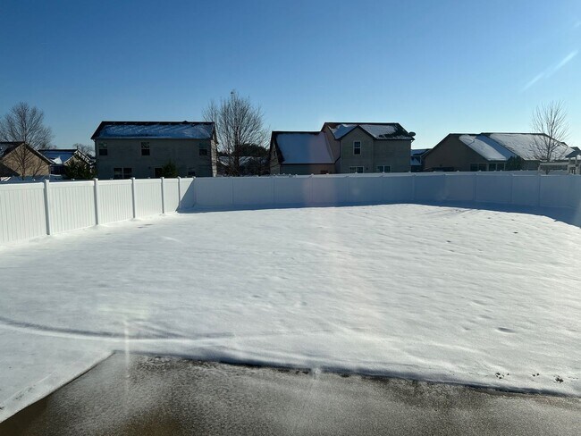 Building Photo - Beautiful 5 bed home with New Fence and Finished Basement -  Mahomet - AVAILABLE NOW