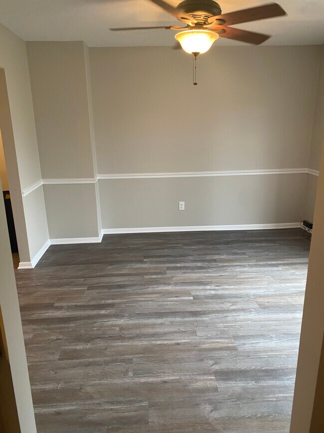 Dining Room - 1102 Oak Cir