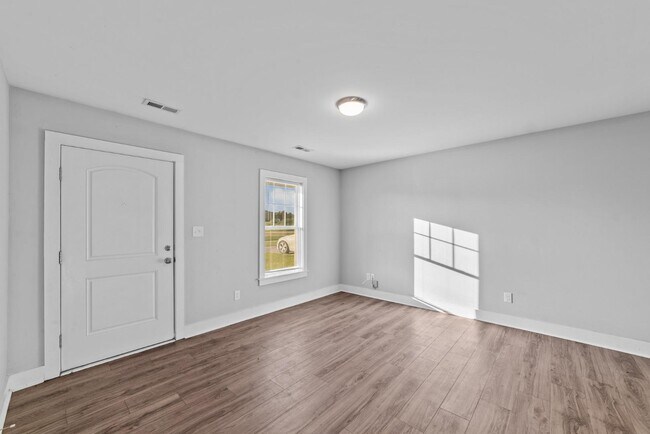 Building Photo - 394 Thad Little Rd