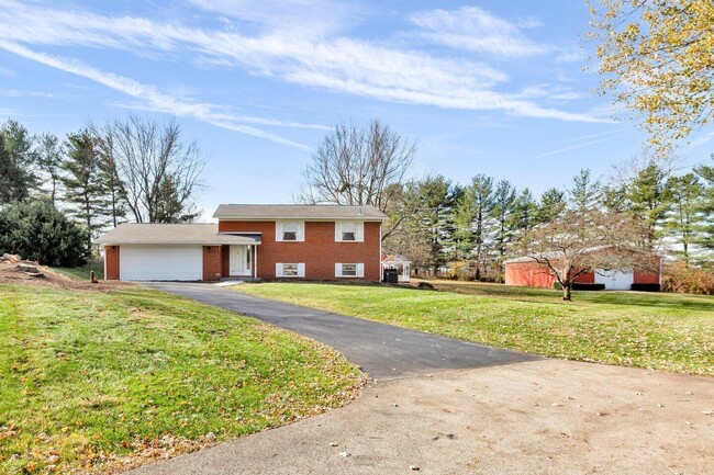 Building Photo - 49 Commanche Ct