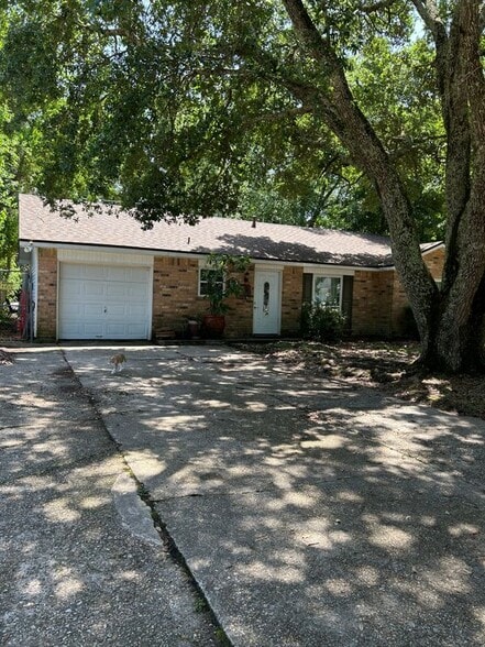 Primary Photo - 126 Northwood Dr