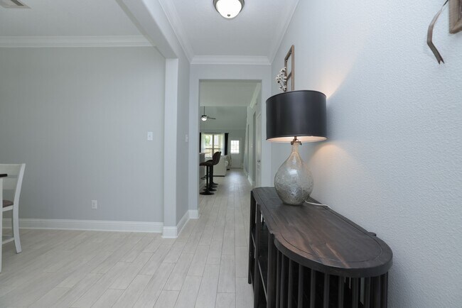 Building Photo - 19 Canterborough Pl