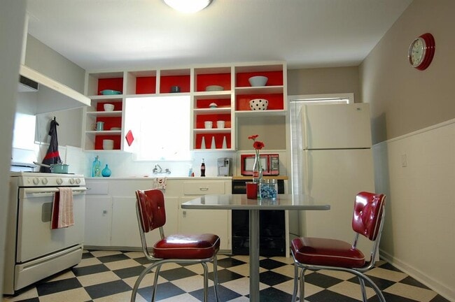 Building Photo - 409 W Croslin St