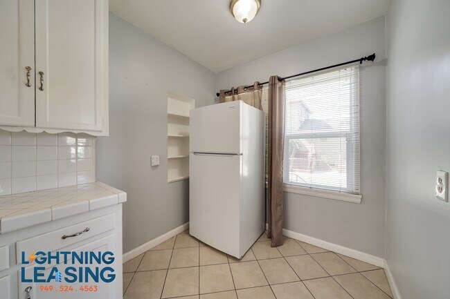 Building Photo - 6415 S Van Ness Ave