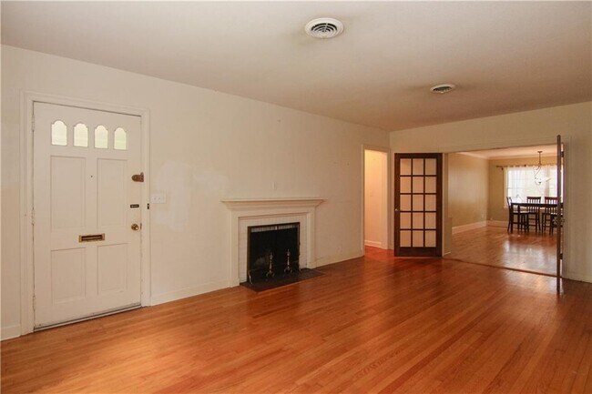 Building Photo - 1207 Pine Ave