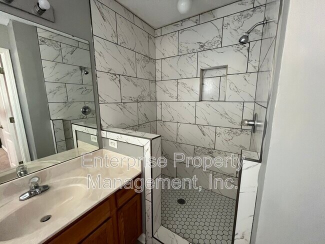 Building Photo - 9125 Cinderhill Cove E
