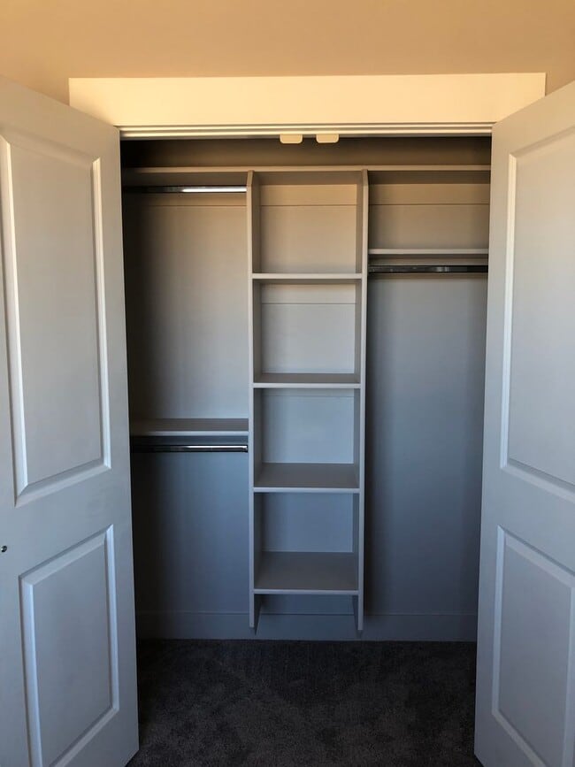 Building Photo - Beautiful Cedar Townhome