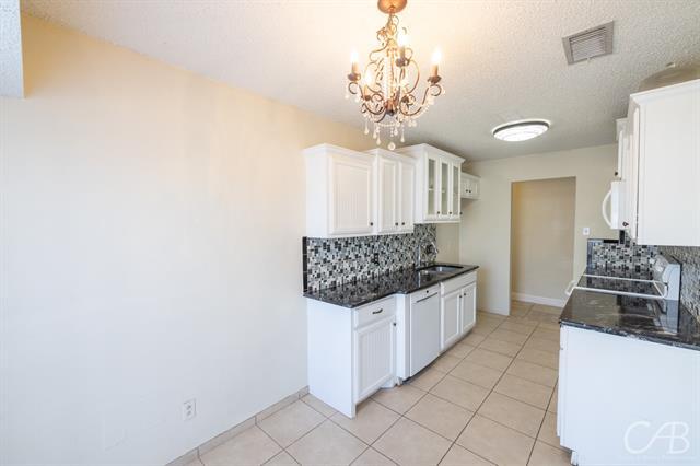 Building Photo - 3933 Notre Dame Cir