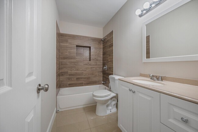 Building Photo - 1137 NE 1st Ave.