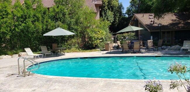 Building Photo - 7131 N Farralone Ave