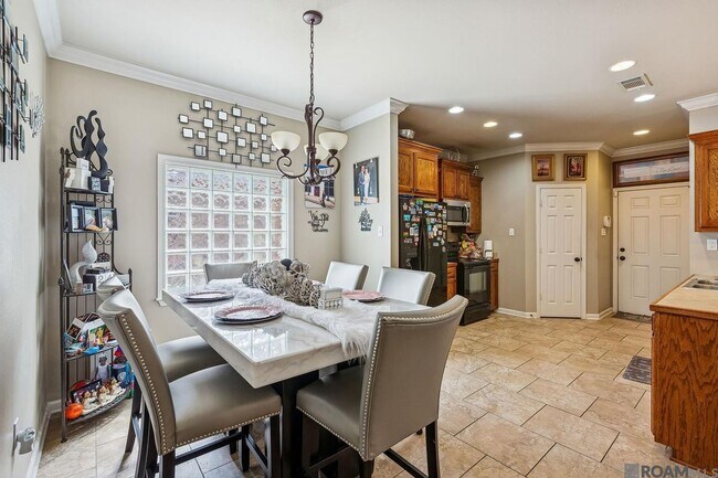 Building Photo - 40300 Creek Bend Dr