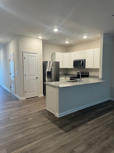 Building Photo - 121 Tigney Dr