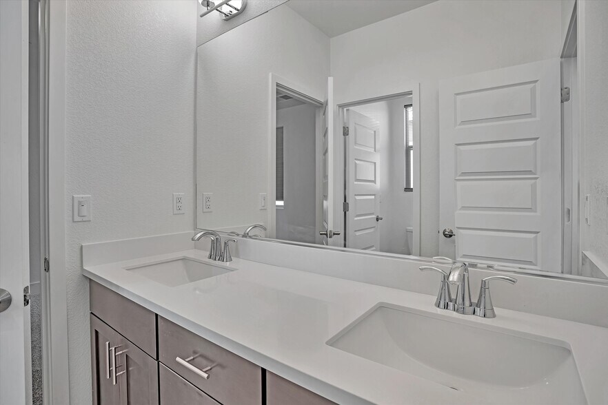 Building Photo - 10466 Oboe Way