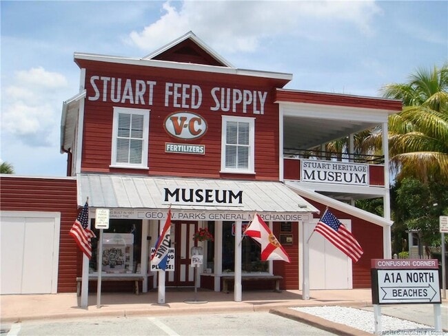 Building Photo - 813 E 13th St