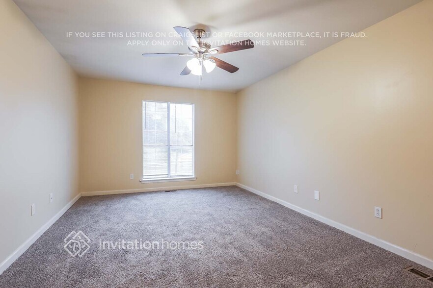 Building Photo - 220 Rosewood Dr