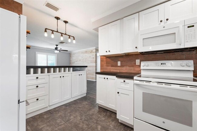 Building Photo - 3372 Tyne Ln