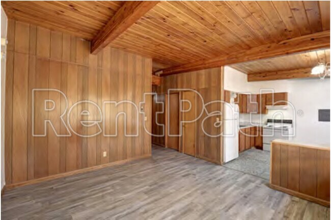 Building Photo - 500 Queen