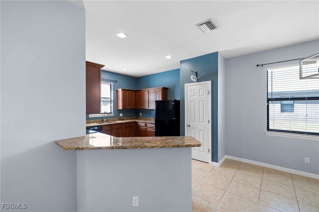 Building Photo - 1322 SW 22nd Ave