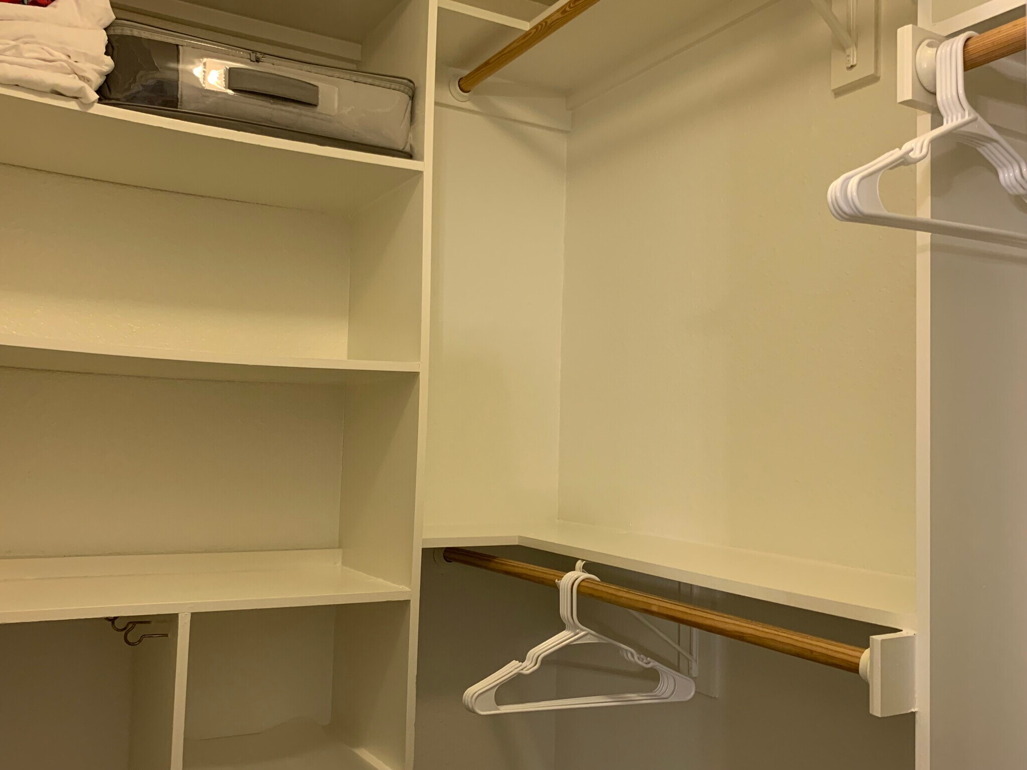 Building Photo - 407 E 45th St #116