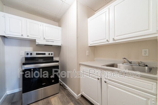 Building Photo - 112 N High St