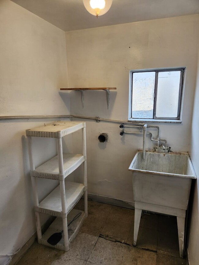 Building Photo - Updated 2 Bedroom Apartment in Millvale!