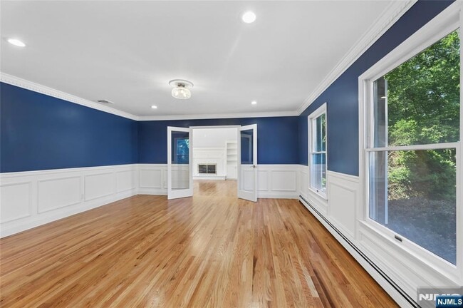 Building Photo - 2 W Saddle River Rd