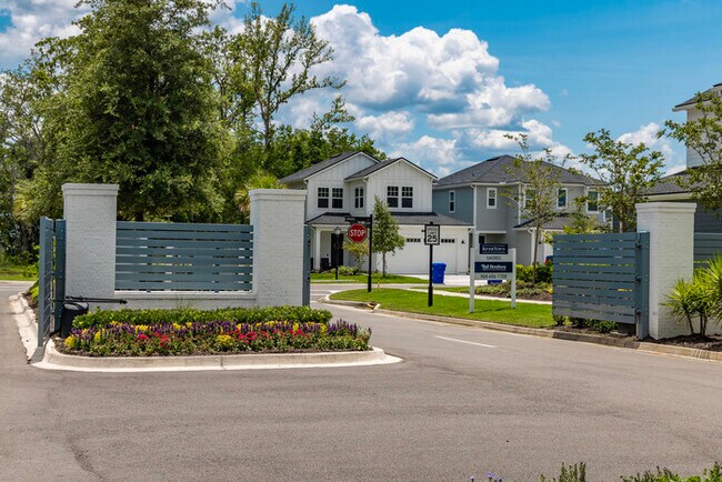 Building Photo - 110 Oak Pk Dr