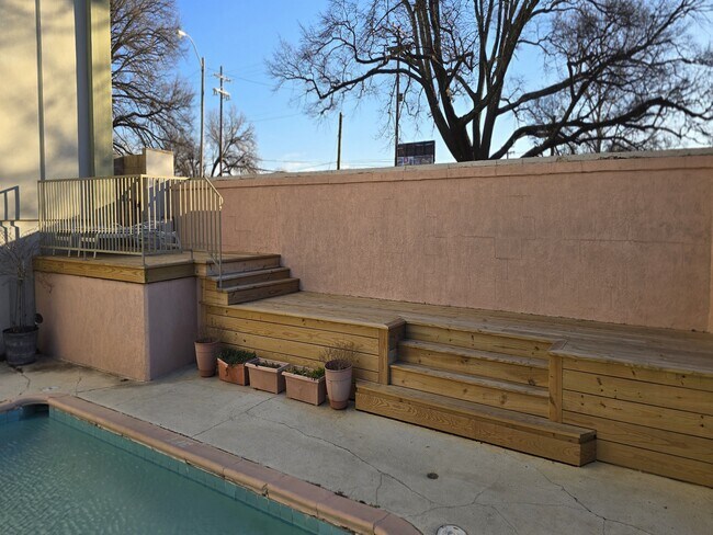 Building Photo - 1271 Poplar Ave