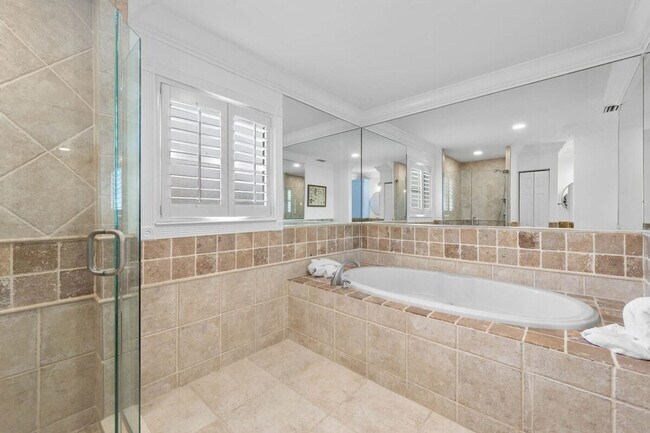 Building Photo - 15100 Sweetwater Ct