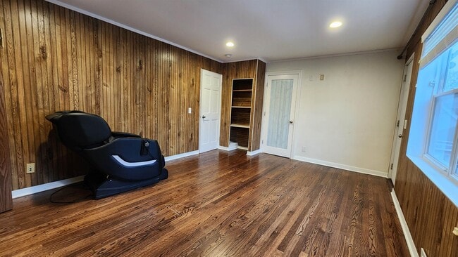 Building Photo - 513 S Brooks St