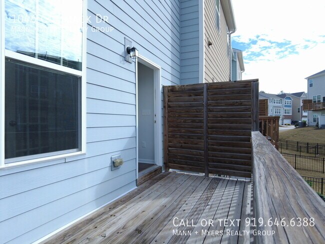 Building Photo - 1046 Commack Dr