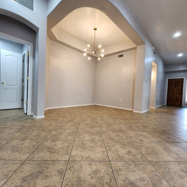 Building Photo - 13604 E High Plains Ranch St