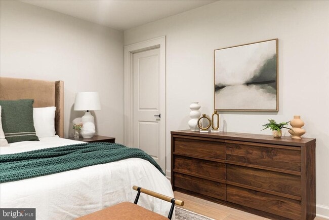 Building Photo - 4386 Lakewood Dr