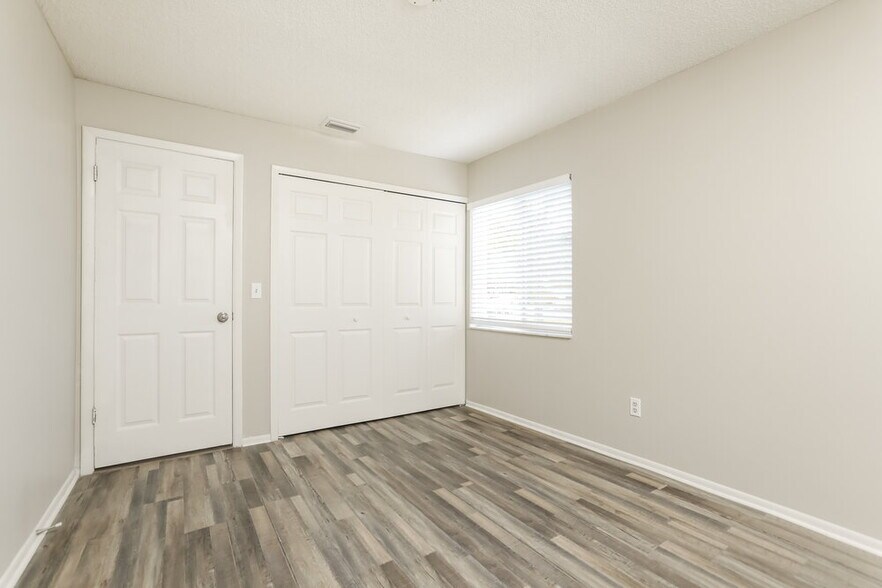 Building Photo - 208 12 League Cir