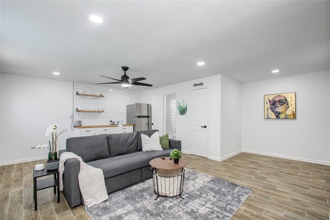 Building Photo - 1924 Chapman St