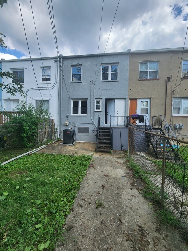 Building Photo - 5028 Pembridge Ave