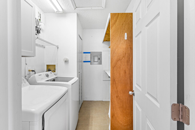 Building Photo - 12235 Forest Greens Dr