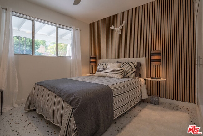 Building Photo - 459 E Avenida Olancha