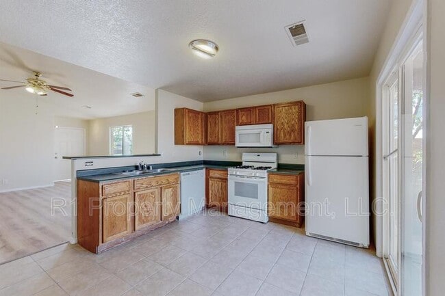 Building Photo - 3473 Martin Meadows Dr NE