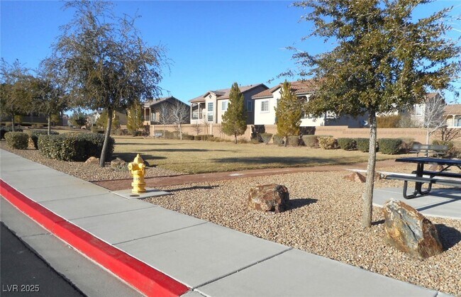 Building Photo - 1033 Fishing St