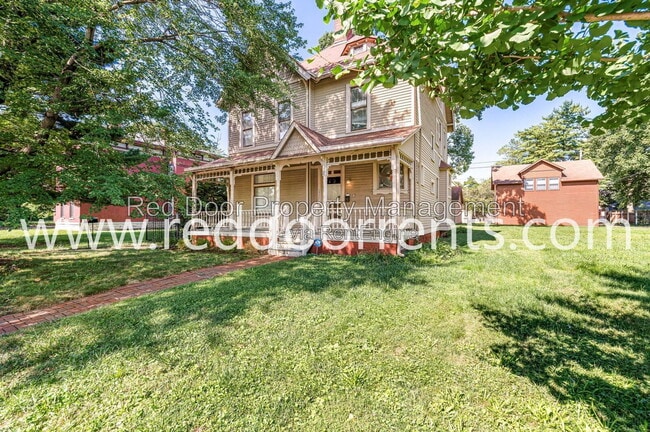 Building Photo - 1332A N College Ave