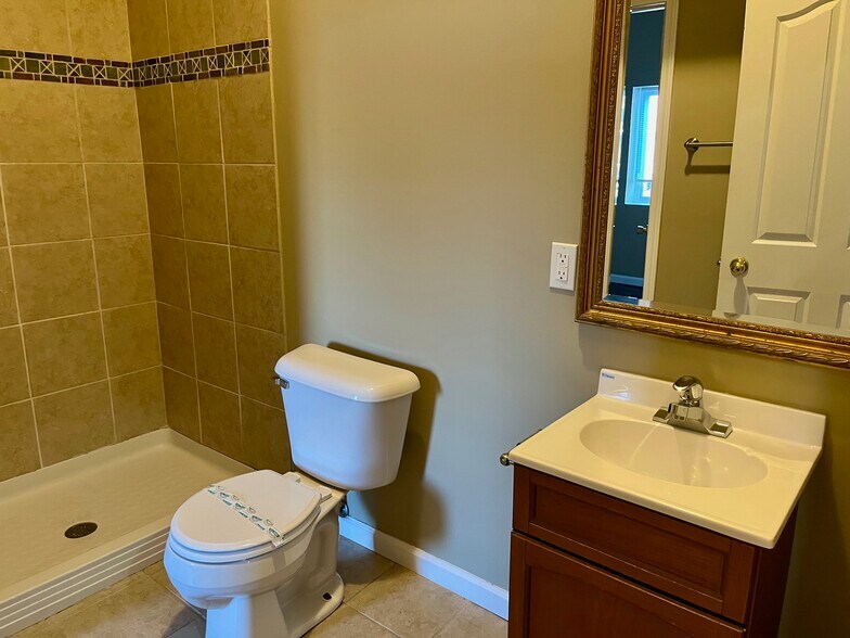 Building Photo - 105 W Market St