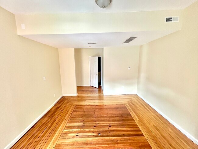 Building Photo - 135 W Main St