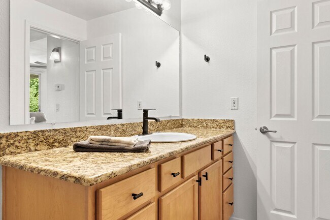 Building Photo - Remodeled one bed one bath Kierland Condo