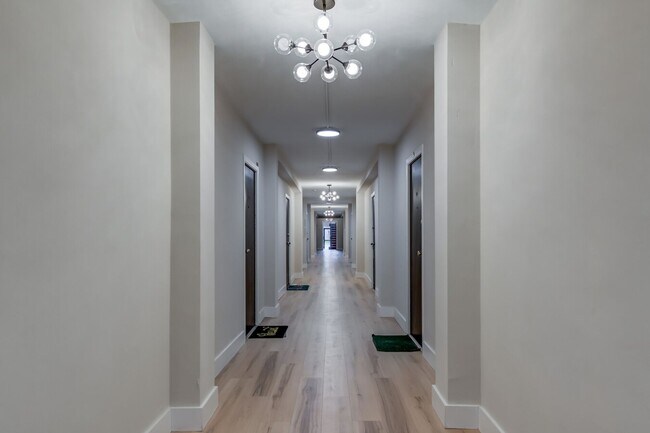 Building Photo - Updated One Bedroom One Bath Apt!