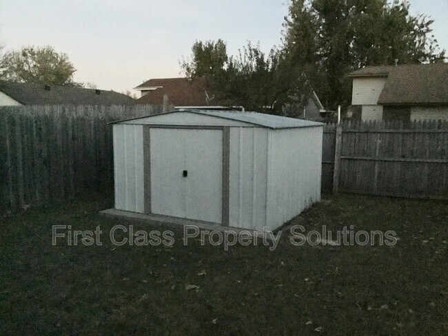 Building Photo - 12306 SW 13th St