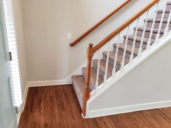 Building Photo - Beautiful 4BR Home In Established Neighborhood.