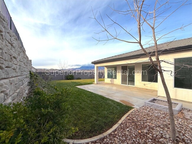 Building Photo - 60 N 60 E